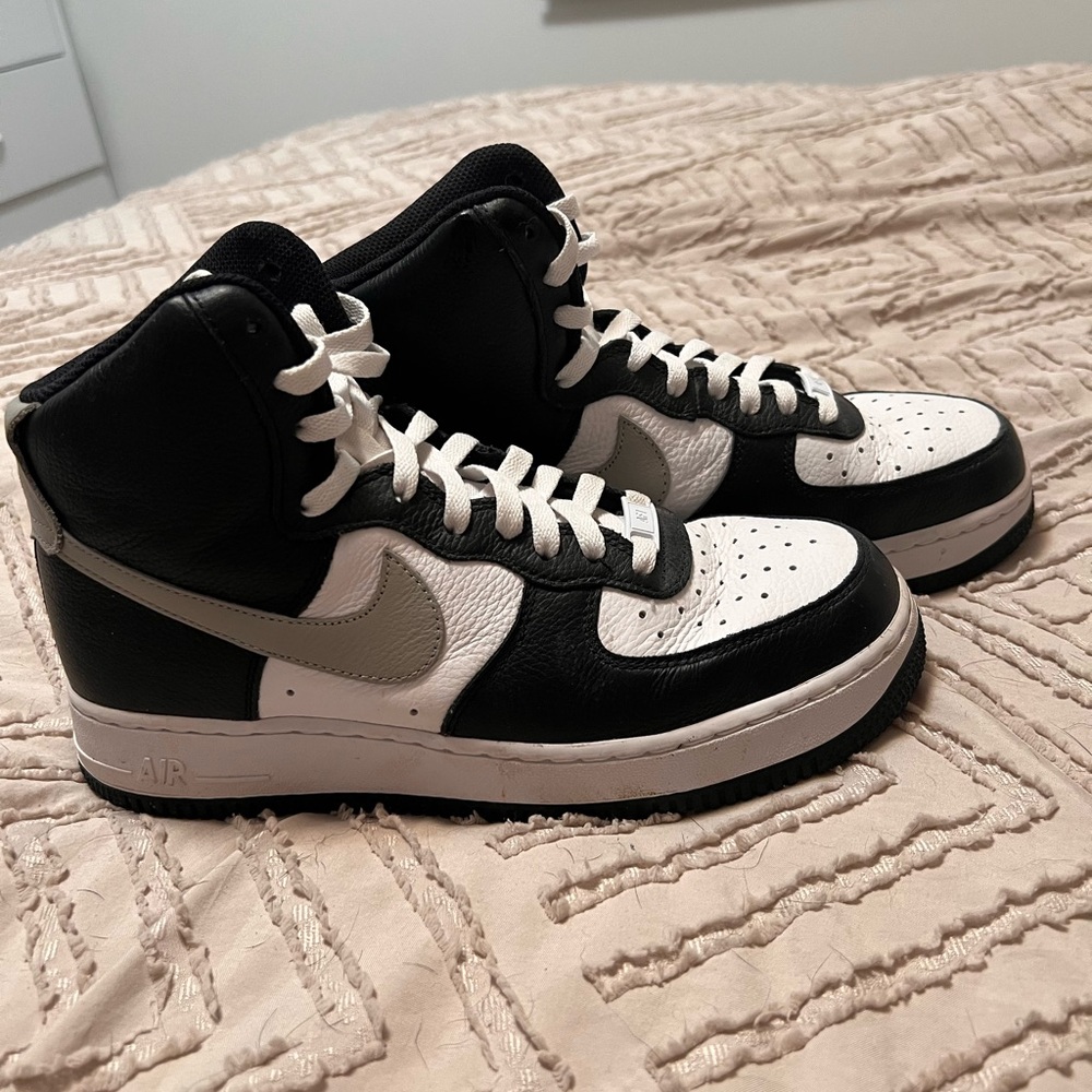 Nike Black and White Men's Sneakers